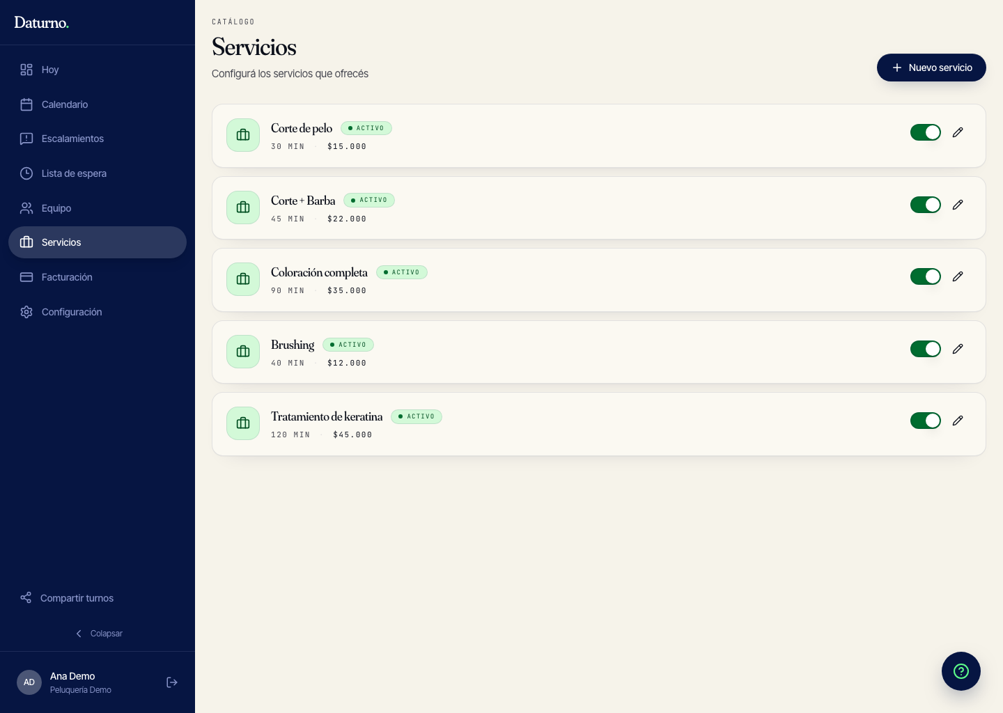 Vista del panel de administración de Daturno con servicios y duraciones configuradas.